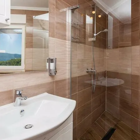 Vila Bozinovic * Kremena